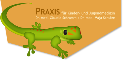 Logo der Arztpraxis für Jugend- und Kindermedizin in Maintal. Ein grüner Gecko mit roten Punkten auf einer orangenen eckigen Fläche. Gecko steht unterhalb des Worte: Praxis für Kinder- und Jugendmedizin, Dr. med. Claudia Schramm und Dr. med. Maja Schulze.