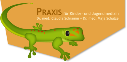 Logo der Arztpraxis für Jugend- und Kindermedizin in Maintal. Ein grüner Gecko mit roten Punkten auf einer orangenen eckigen Fläche. Gecko steht unterhalb des Worte: Praxis für Kinder- und Jugendmedizin, Dr. med. Claudia Schramm und Dr. med. Maja Schulze.